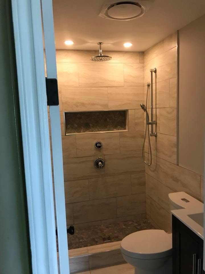 Rain shower with pebble tile niche